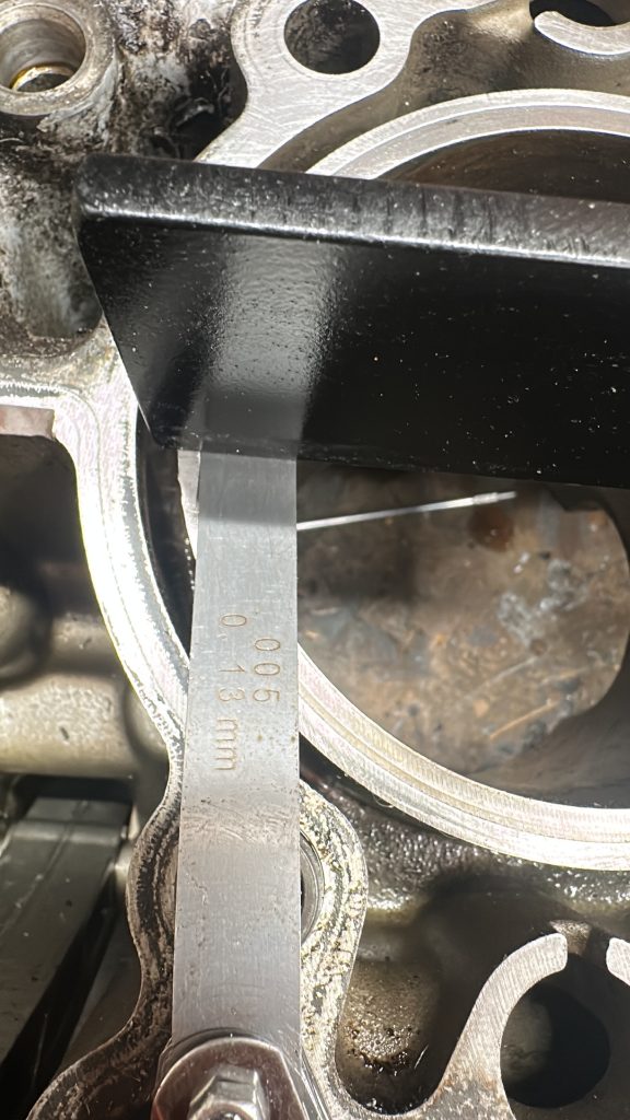 Measuring flatness of a Porsche M97 engine